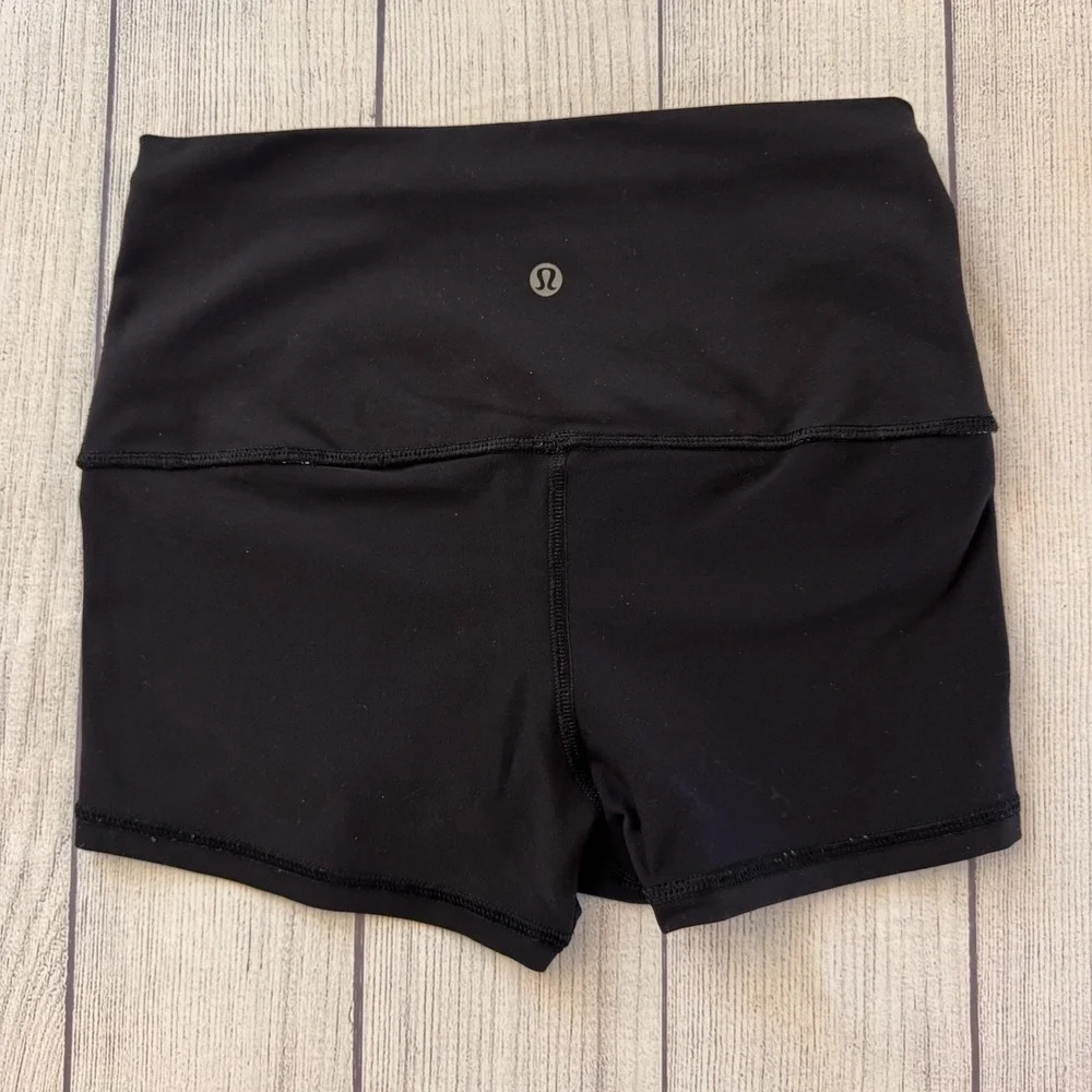 Lululemon Boogie Short Roll Down Black Violet Women's Size 6 Activewear Yoga